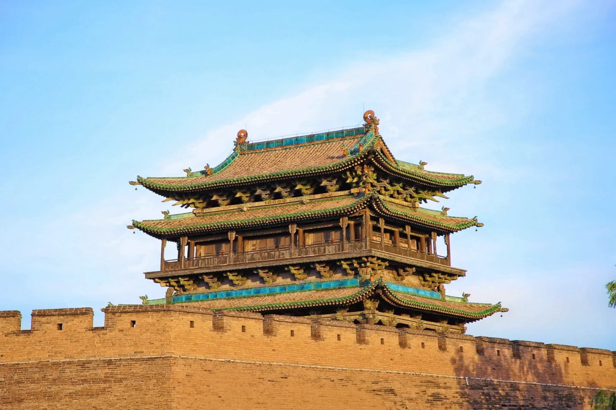 Menara bètèng kuna kanthi desain atap Cina klasik