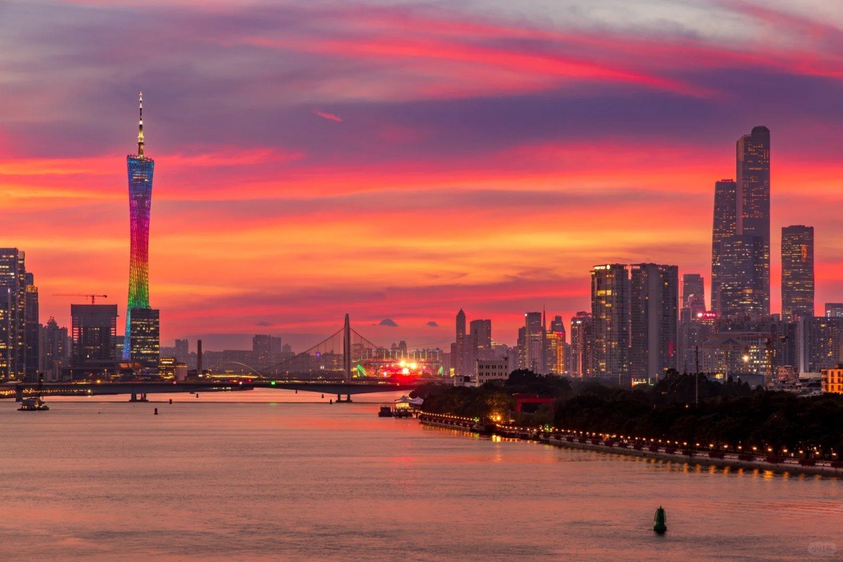 Colorful sunset over Guangzhou’s skyline, featuring Canton Tower and the Pearl River.