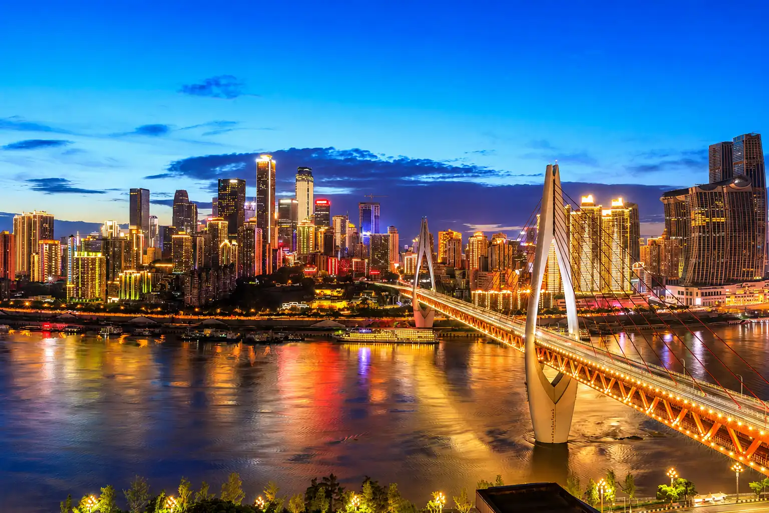 Private Chongqing tours featuring mountain city views Wulong and Yangtze River experiences