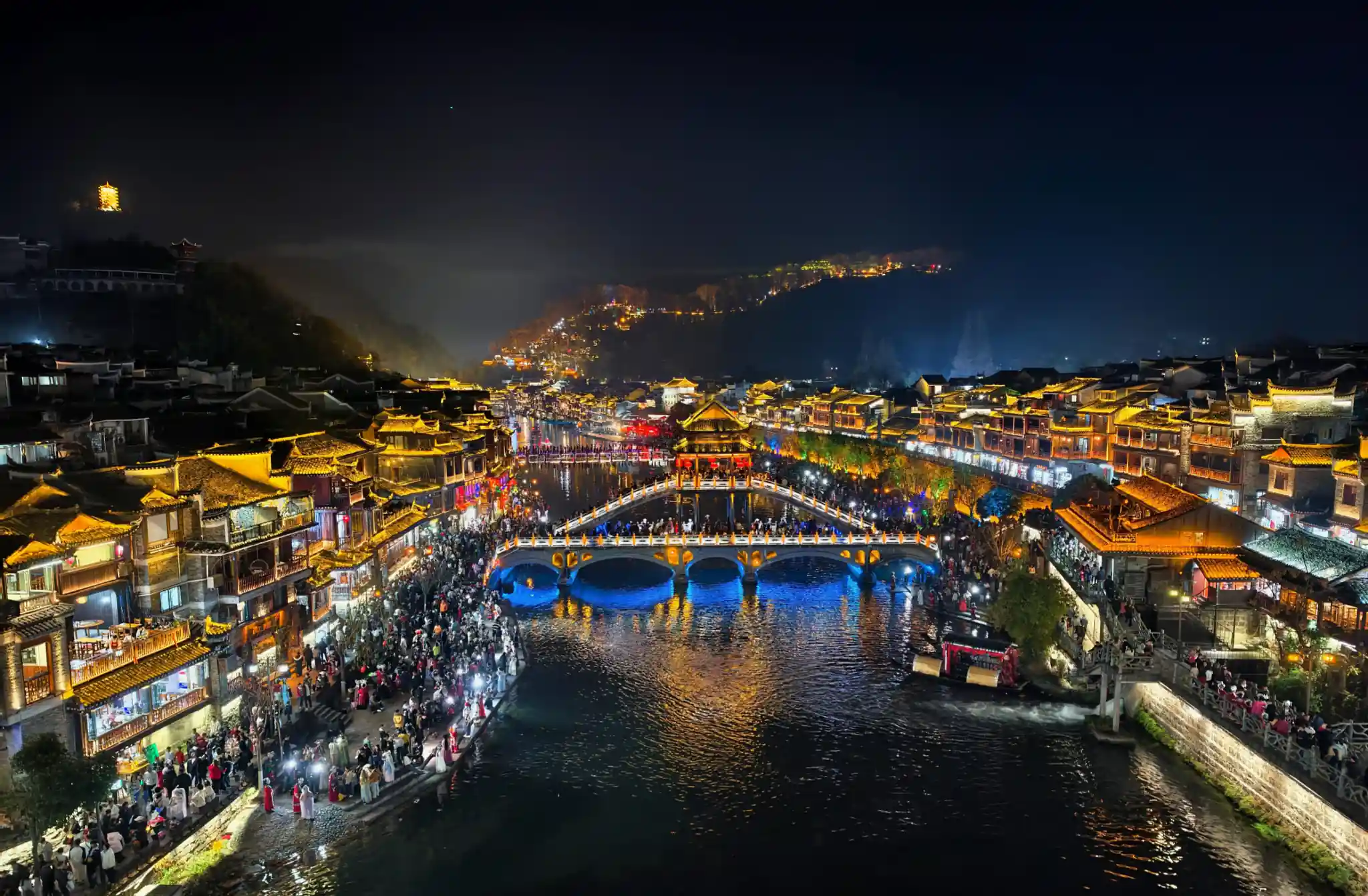 Evening street scene in Wulingyuan Town
