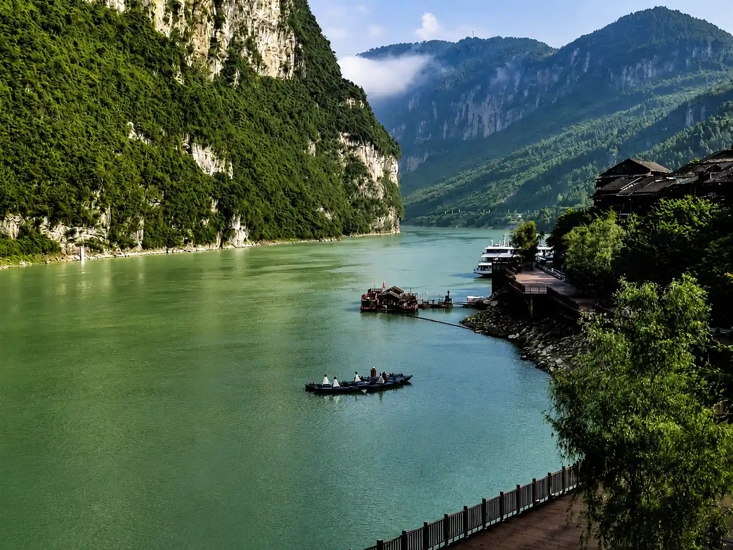 Wulong Karst and Wujiang Gallery tour from Chongqing