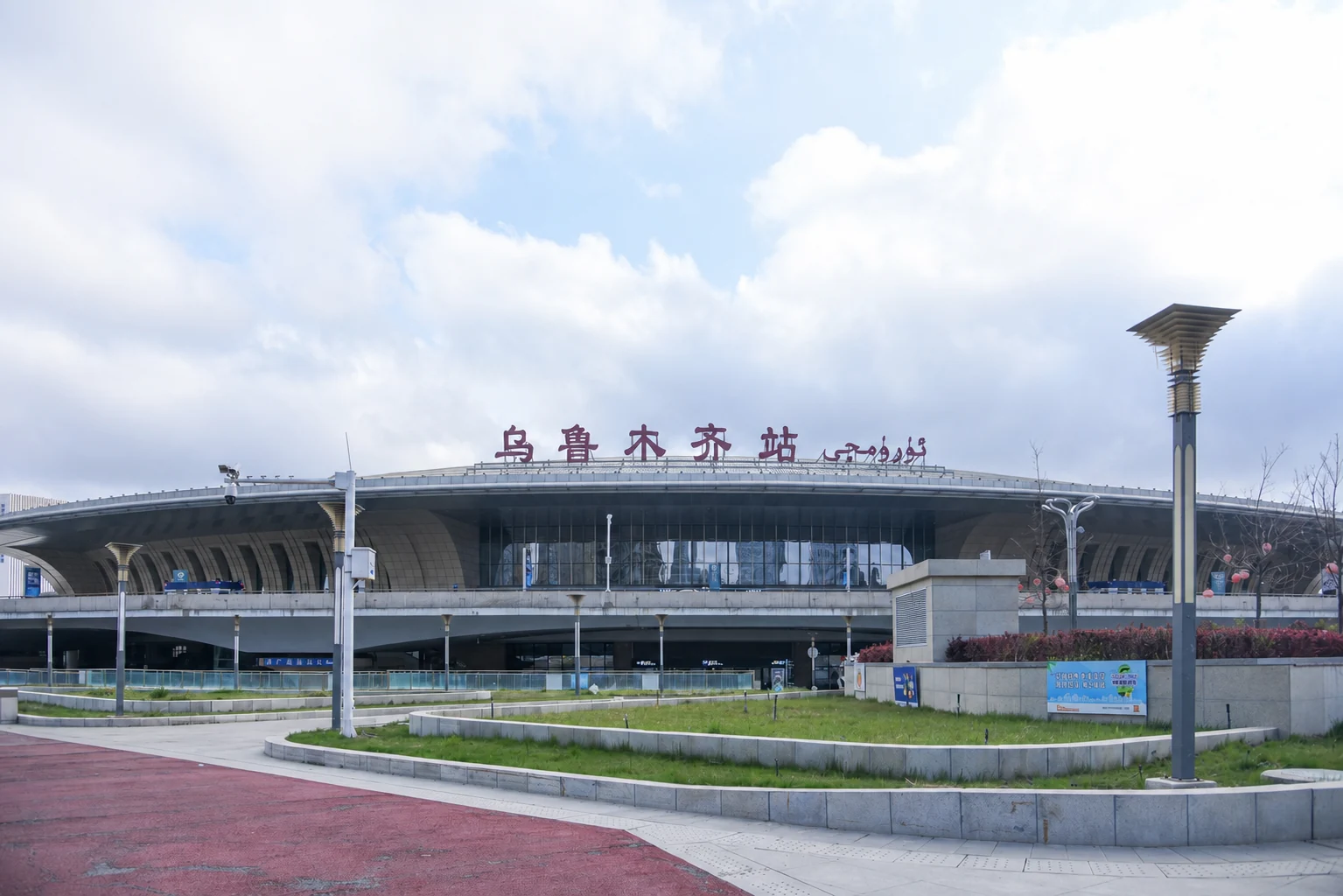 Transportation gateway for traveling across Xinjiang