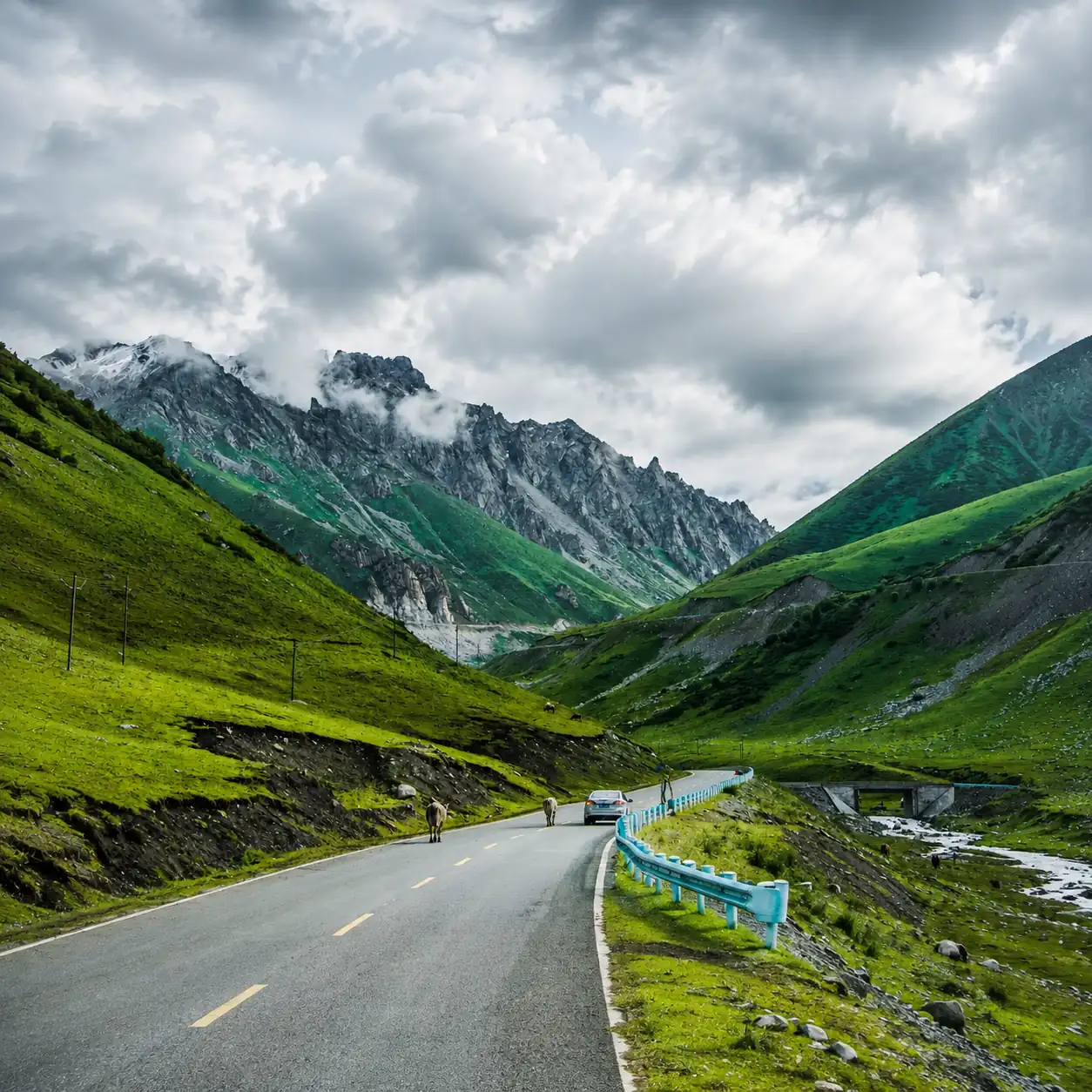 Duku Highway crossing the Tianshan Mountains in Xinjiang