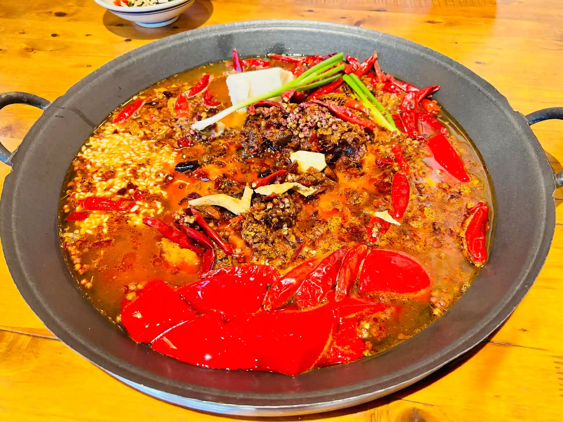 Giant panda and Sichuan cooking experience in Chengdu