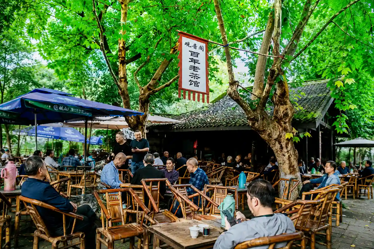 Relaxed everyday local life in Chengdu