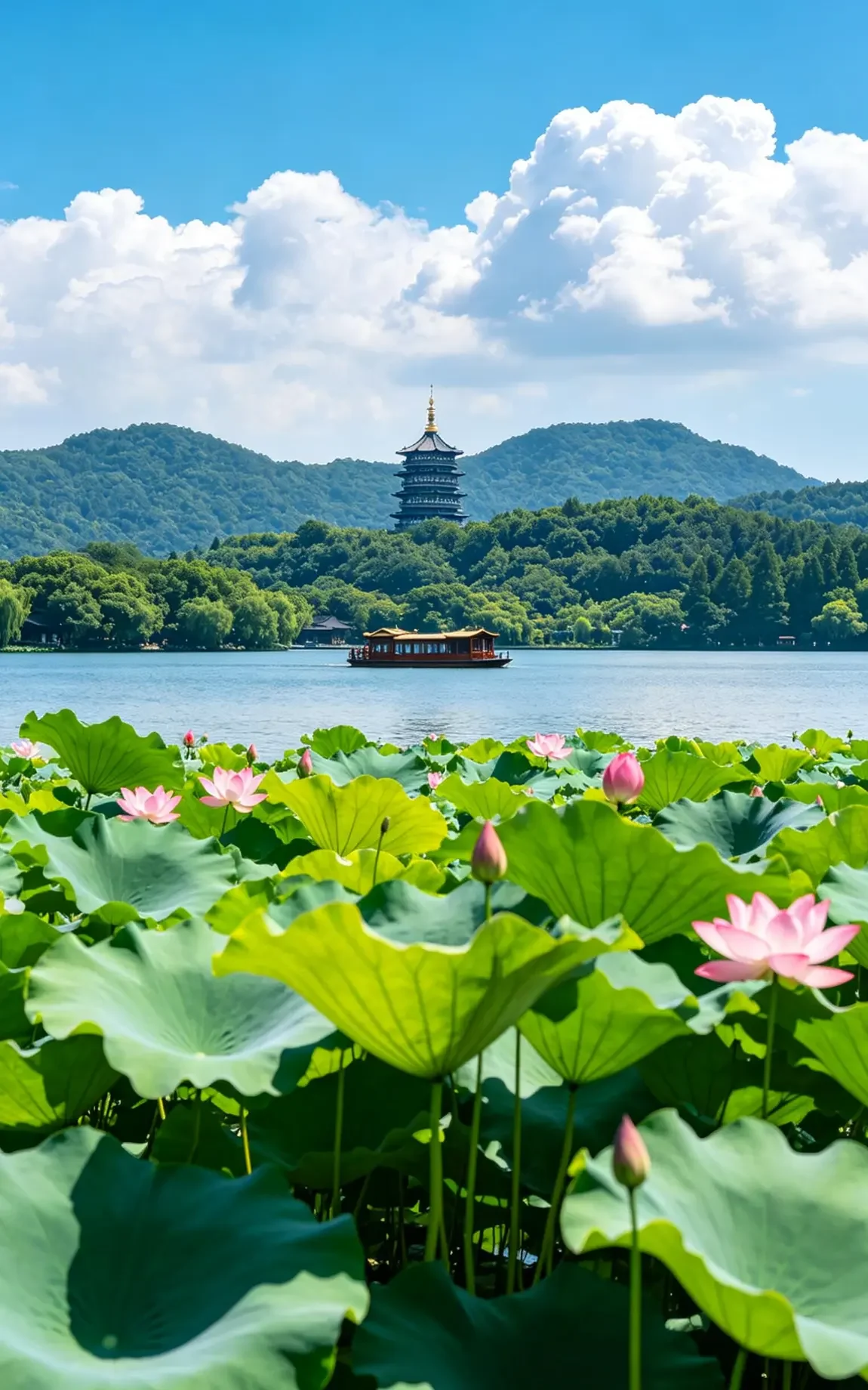 Morning scenery beside West Lake in Hangzhou