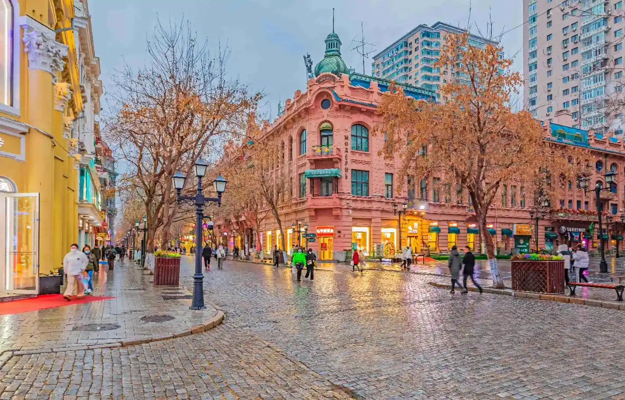 Central Street and Daoli District hotel area in Harbin
