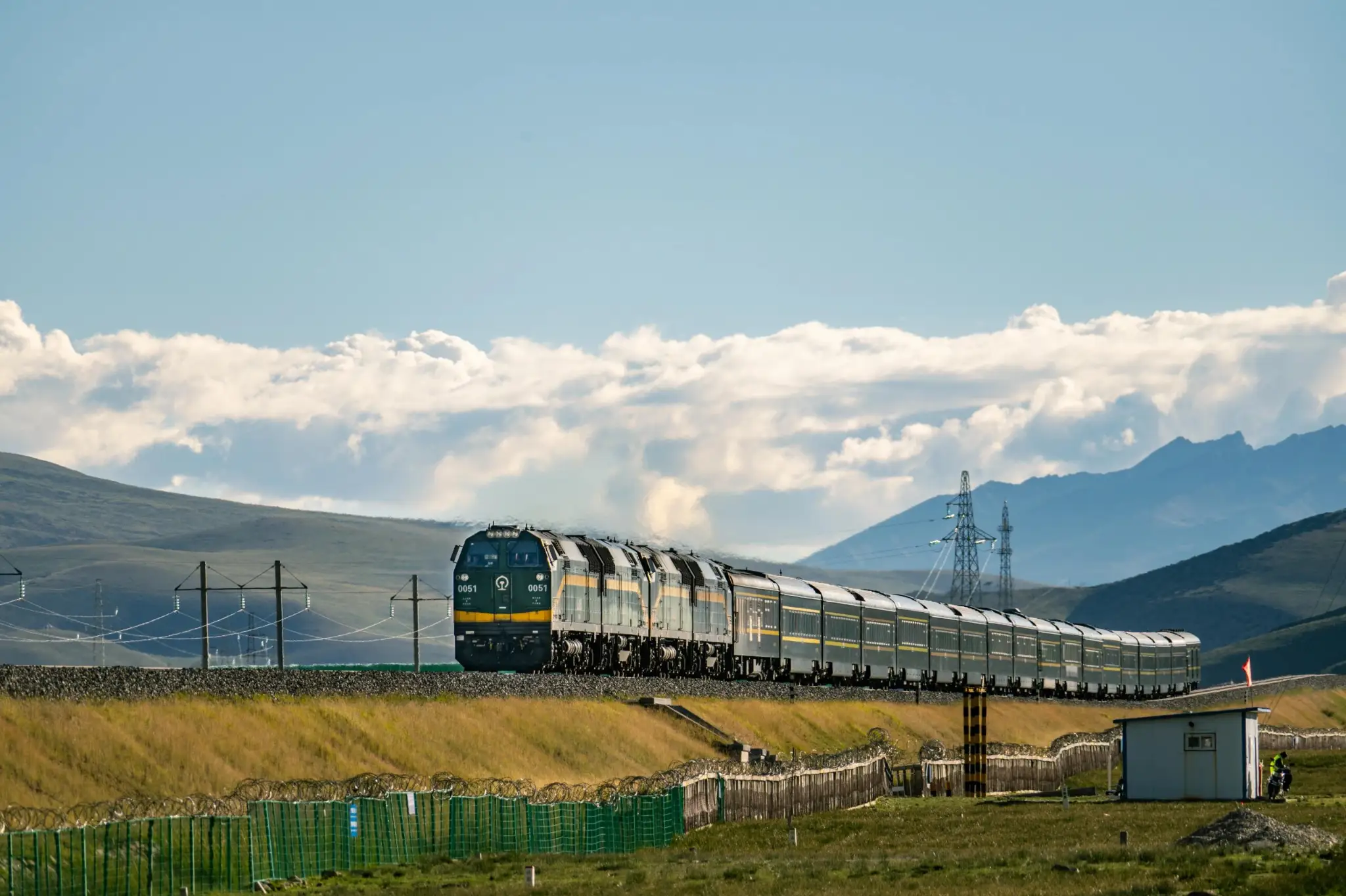 Train traveling on the Qinghai Tibet Railway toward Lhasa
