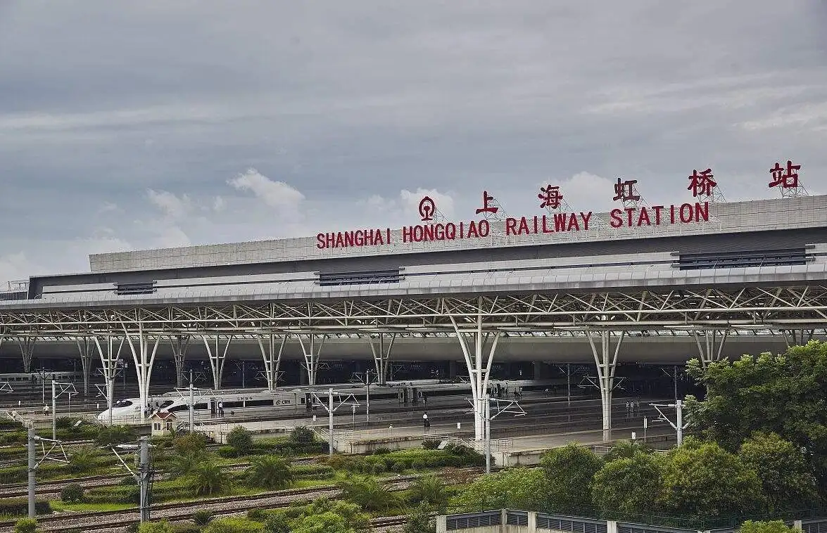 Shanghai Metro high-speed rail and city transportation