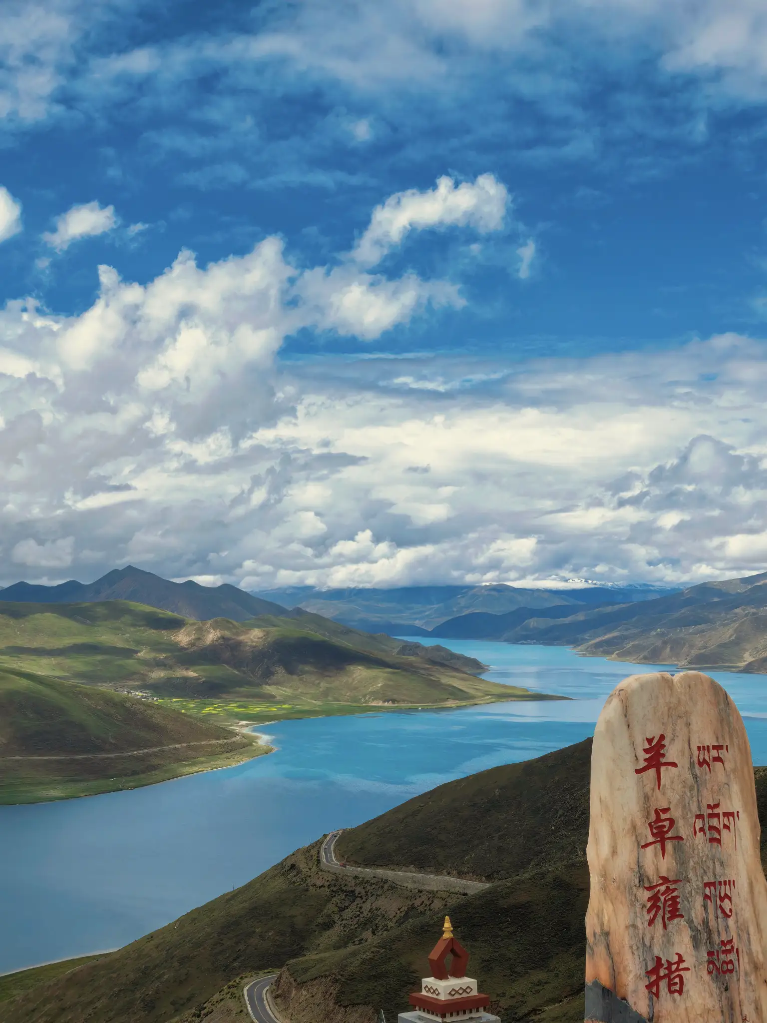 Summer scenery across the Tibetan Plateau