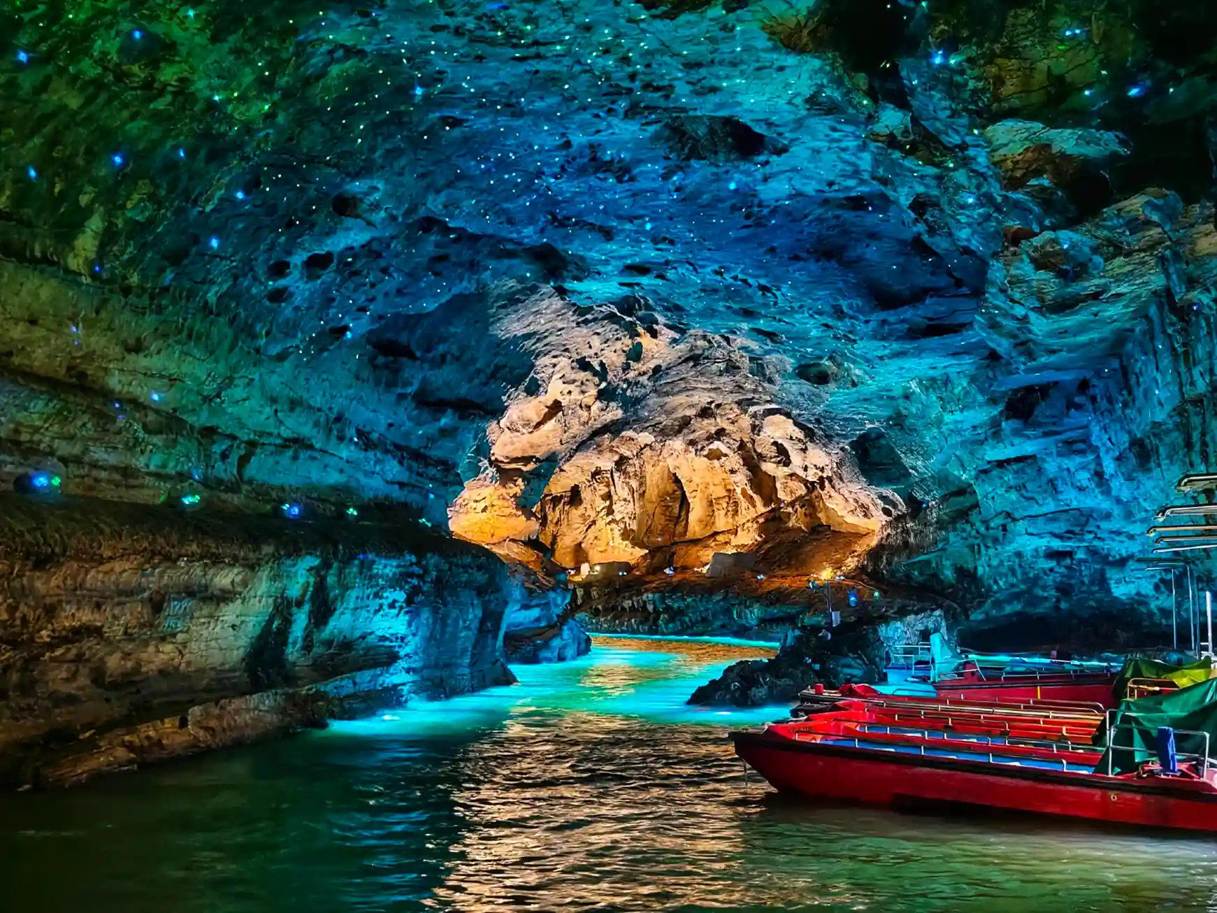 Rock formations inside Yellow Dragon Cave in Zhangjiajie