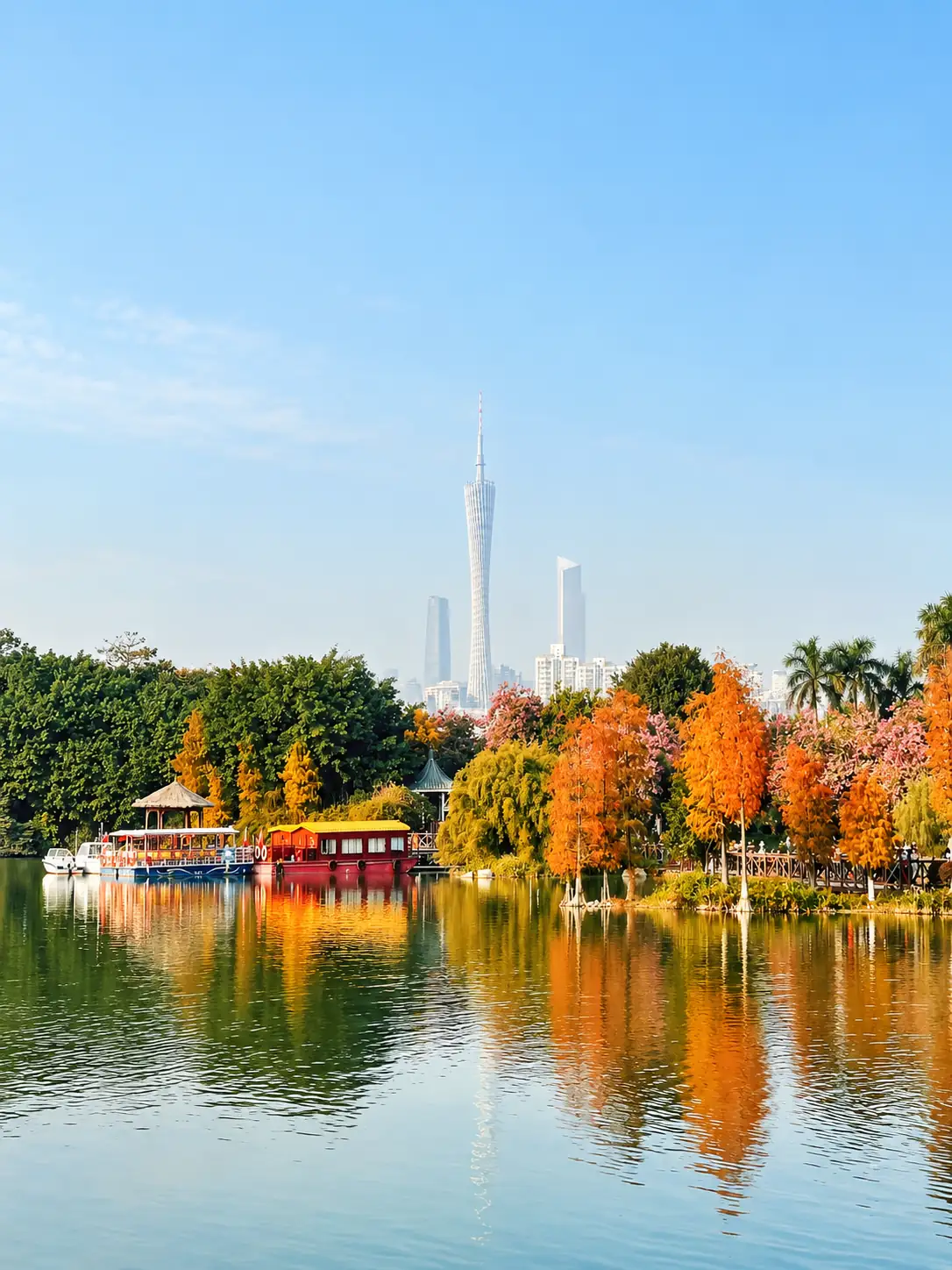 Pearl River and Guangzhou skyline during clear autumn weather