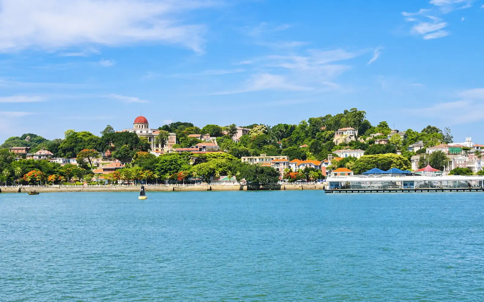 Panoramic coastal view of Gulangyu Island in Xiamen