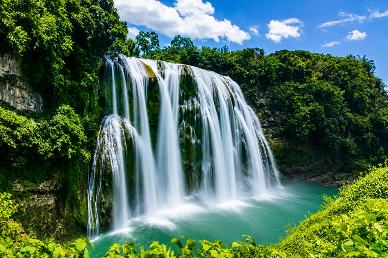 Huangguoshu Waterfall in Guizhou, China