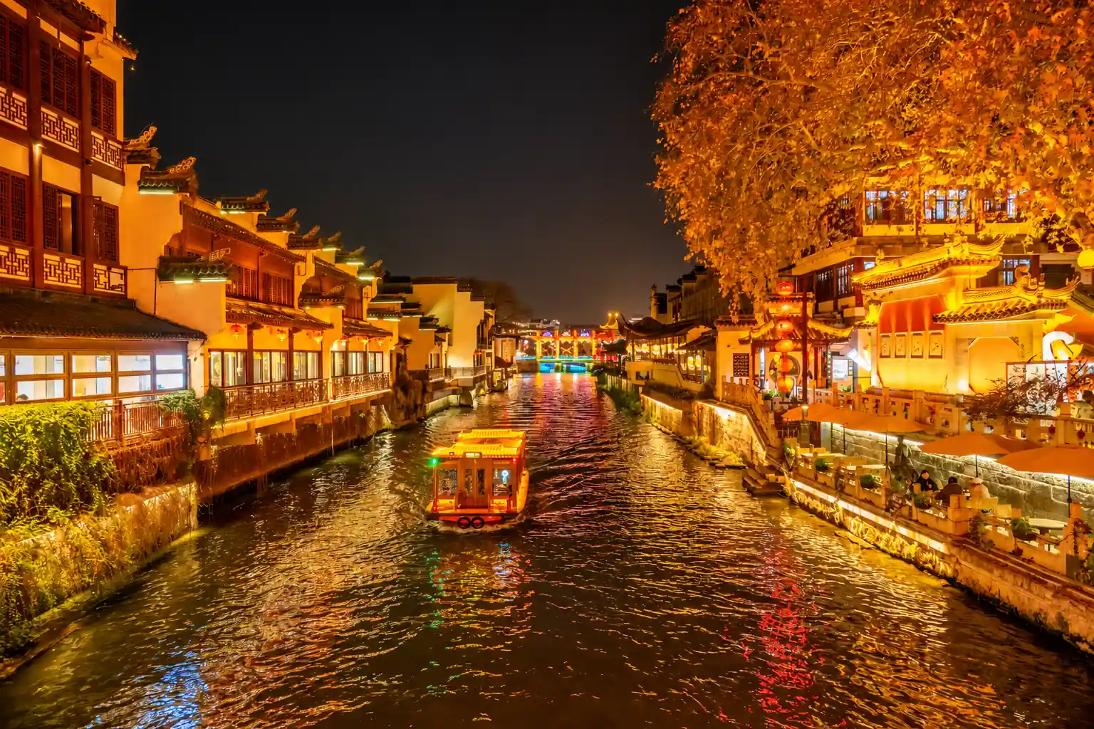 Confucius Temple and Qinhuai River in Nanjing at night