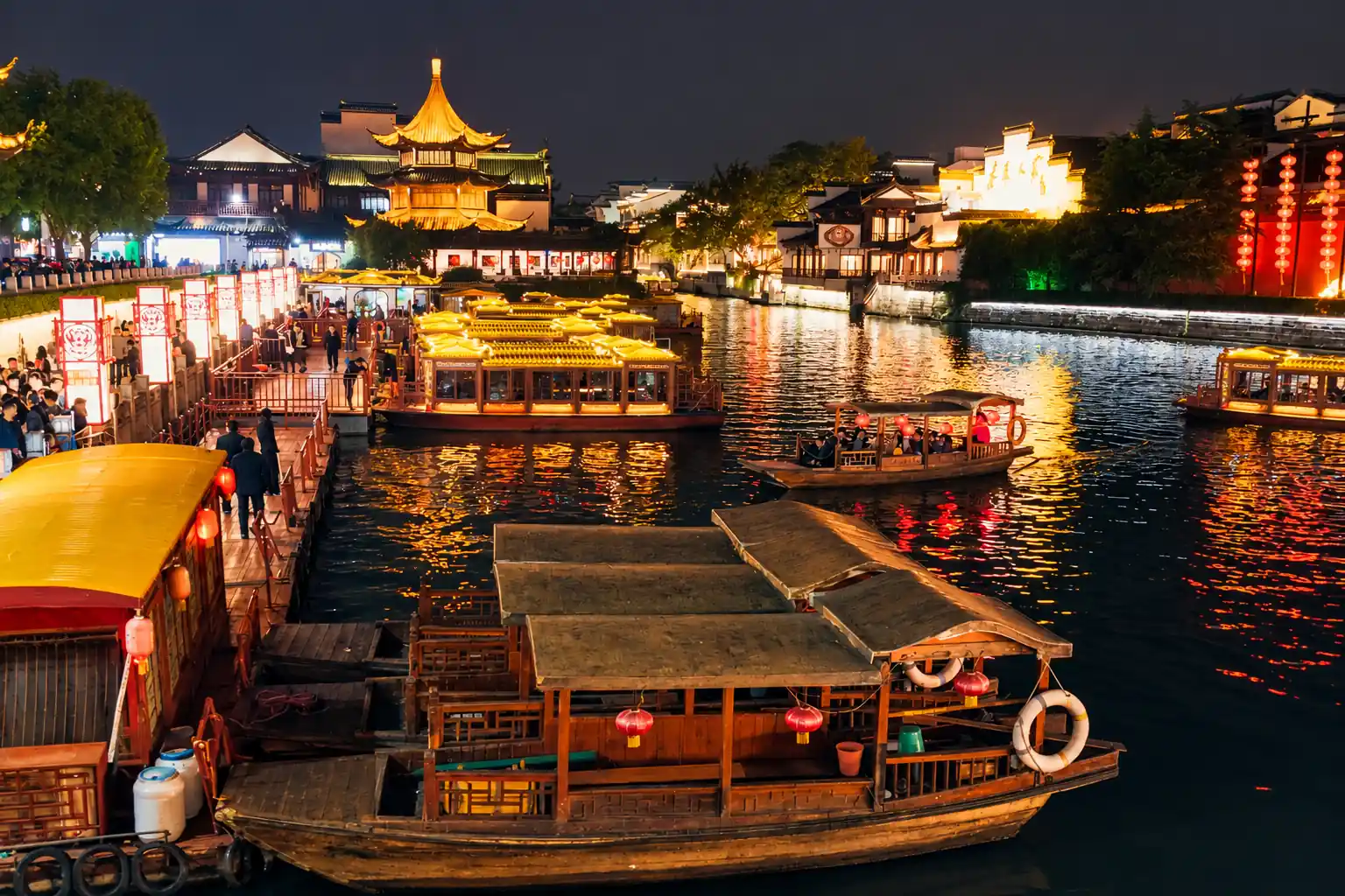 Food and traditional snacks around the Qinhuai River and Confucius Temple in Nanjing