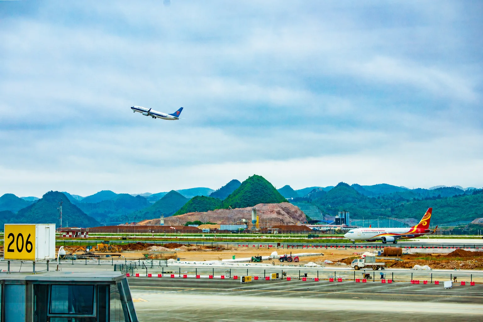 Air journey returning toward Guiyang in Guizhou