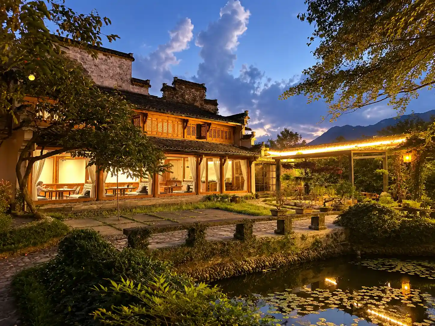 Traditional Huizhou courtyard accommodation near Hongcun and Xidi