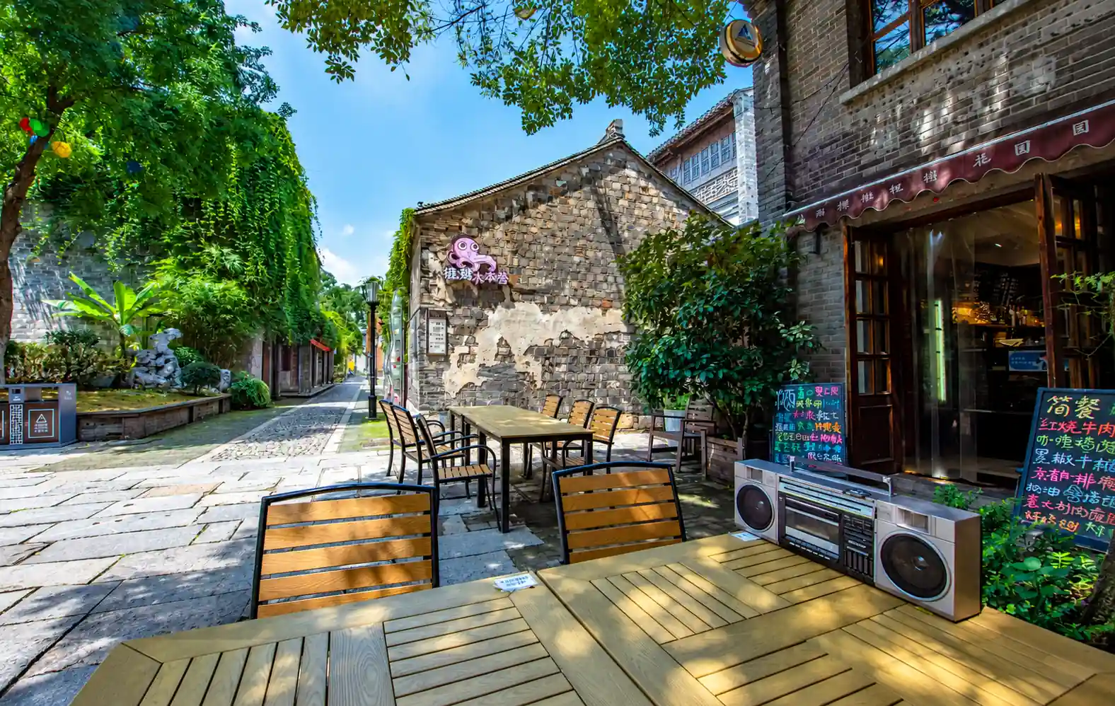 Historic streets, restaurants and snack shops in Laomendong, Nanjing