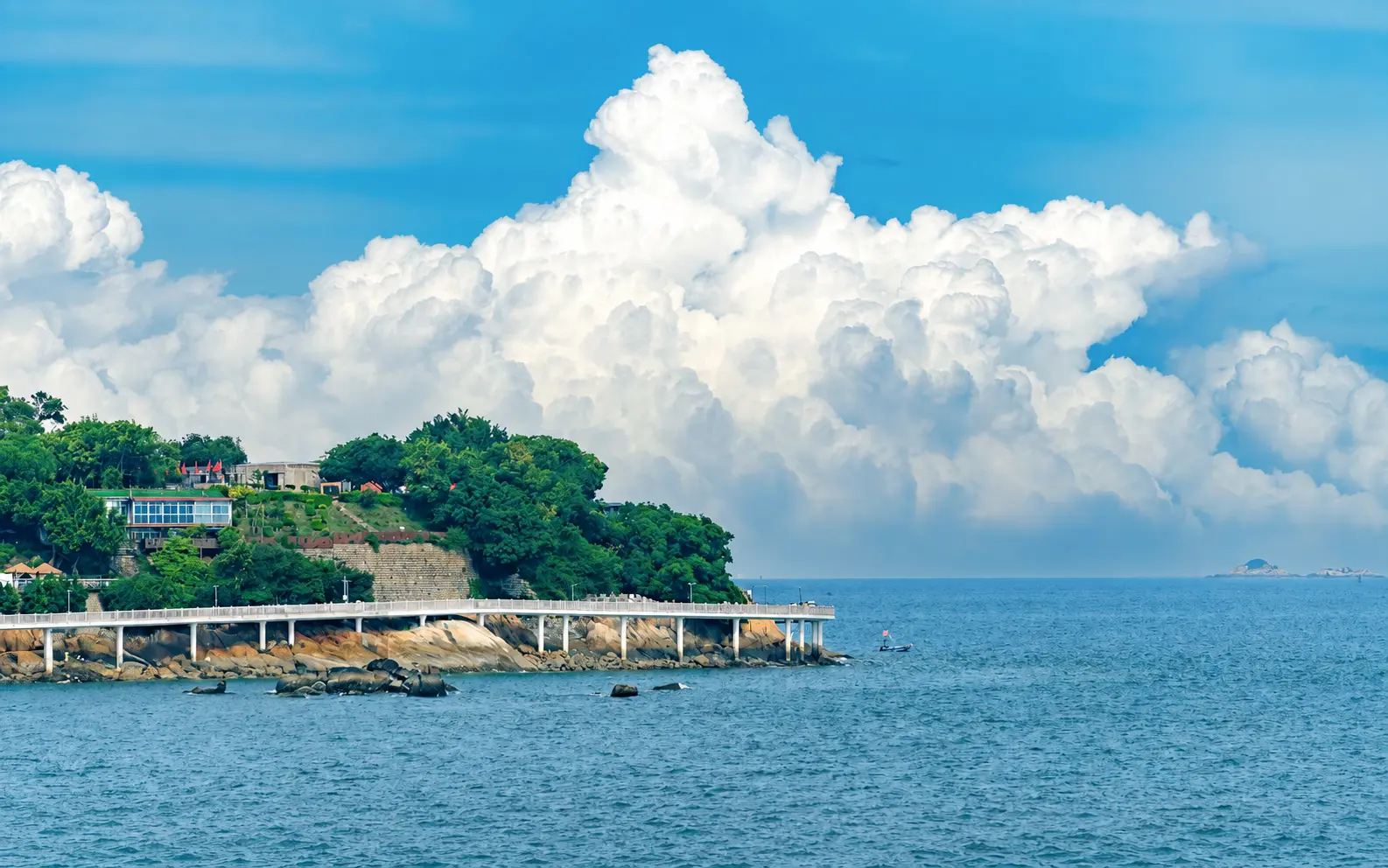 Coastal walkway near Huandao Road in Xiamen