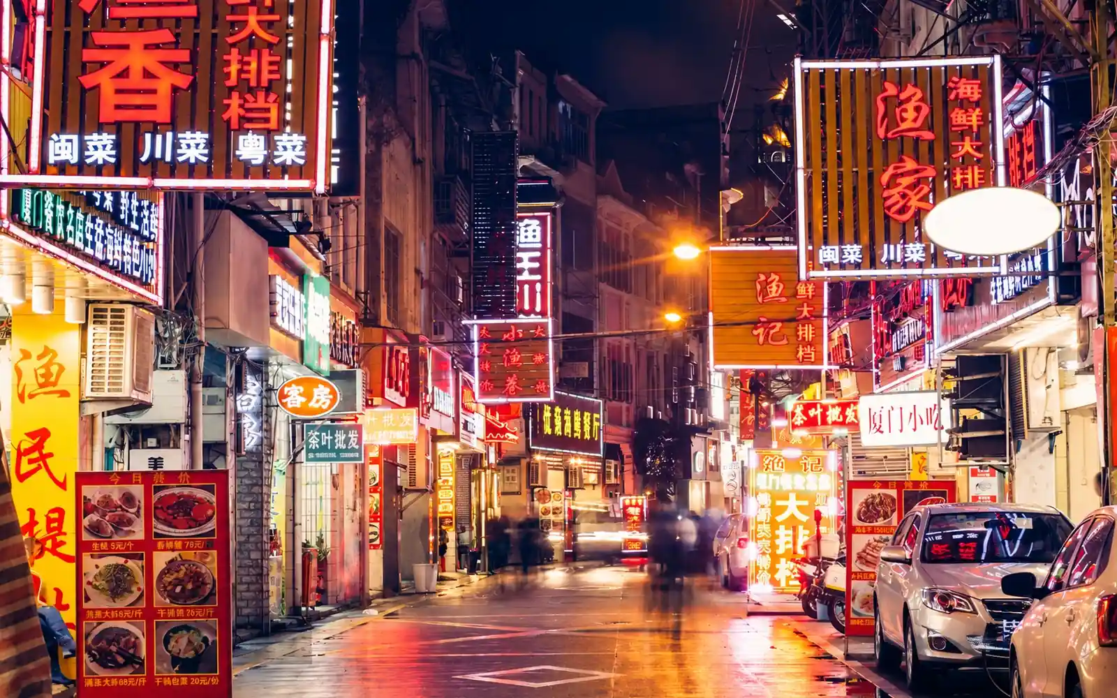 Evening food street and nightlife atmosphere in Xiamen